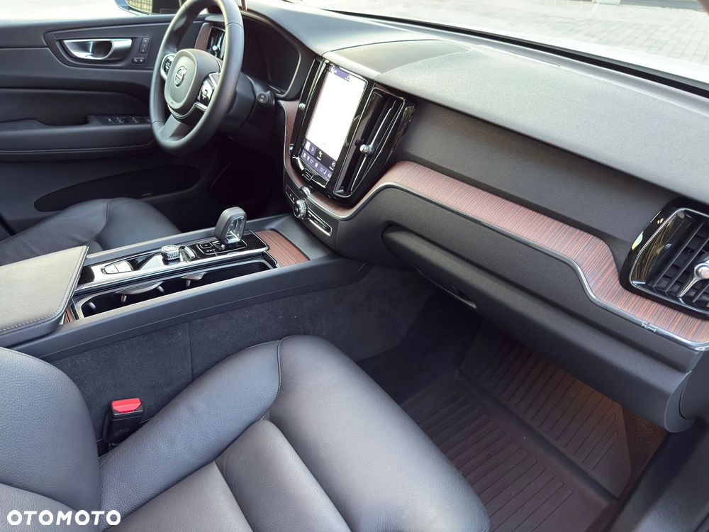 Volvo XC 60 B5 B AWD Plus Dark - 11