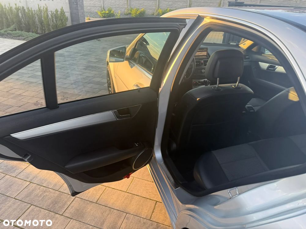 Mercedes-Benz Klasa C 220 T CDI DPF Automatik Avantgarde - 8