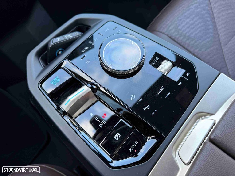 BMW iX xDrive 40 - 18