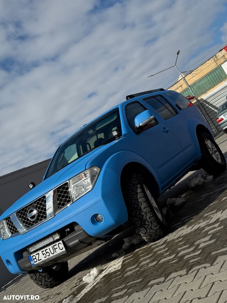 Nissan Pathfinder 2.5 dCi SE - 2