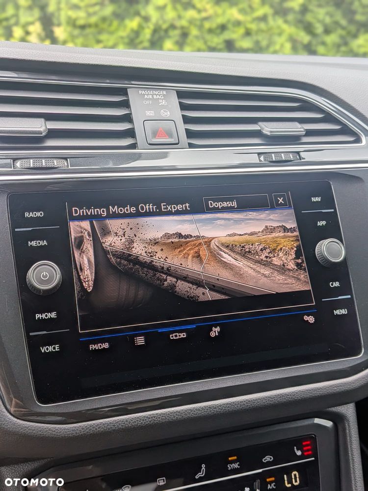 Volkswagen Tiguan 2.0 TDI SCR 4MotION DSG R-Line - 32