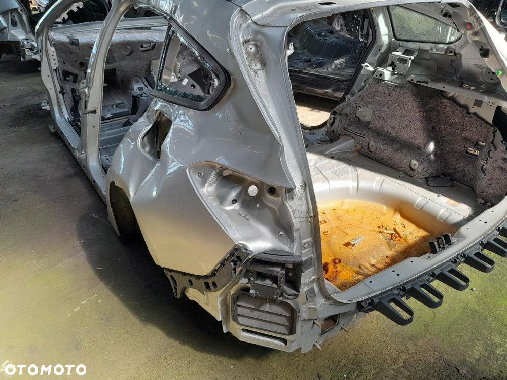 FOCUS MK4 KOMBI PAS TYLNY WANNA BŁOTNIK TYŁ PRAWY - 3