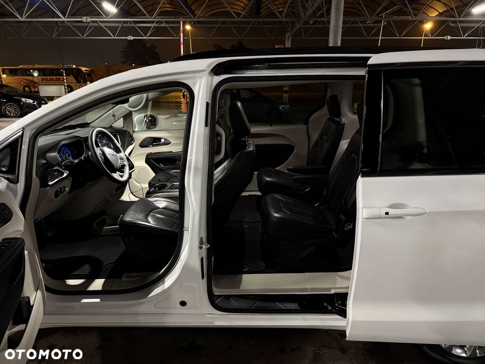 Chrysler Pacifica - 9