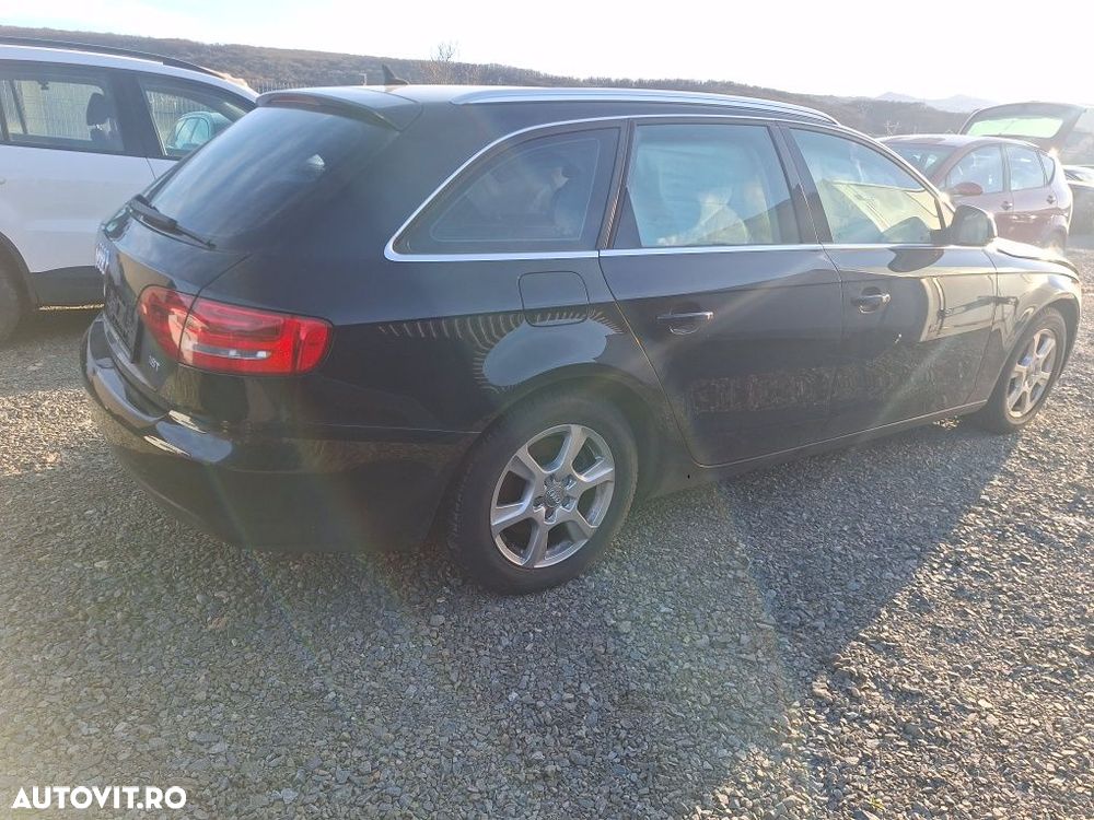 Dezmembrez Audi A4 B8 motor 1.8 tfsi cod CDH cod culoare LZ9Y  automat - 2