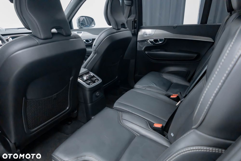 Volvo XC 90 T8 AWD Plug-In Hybrid R-Design 7os - 31