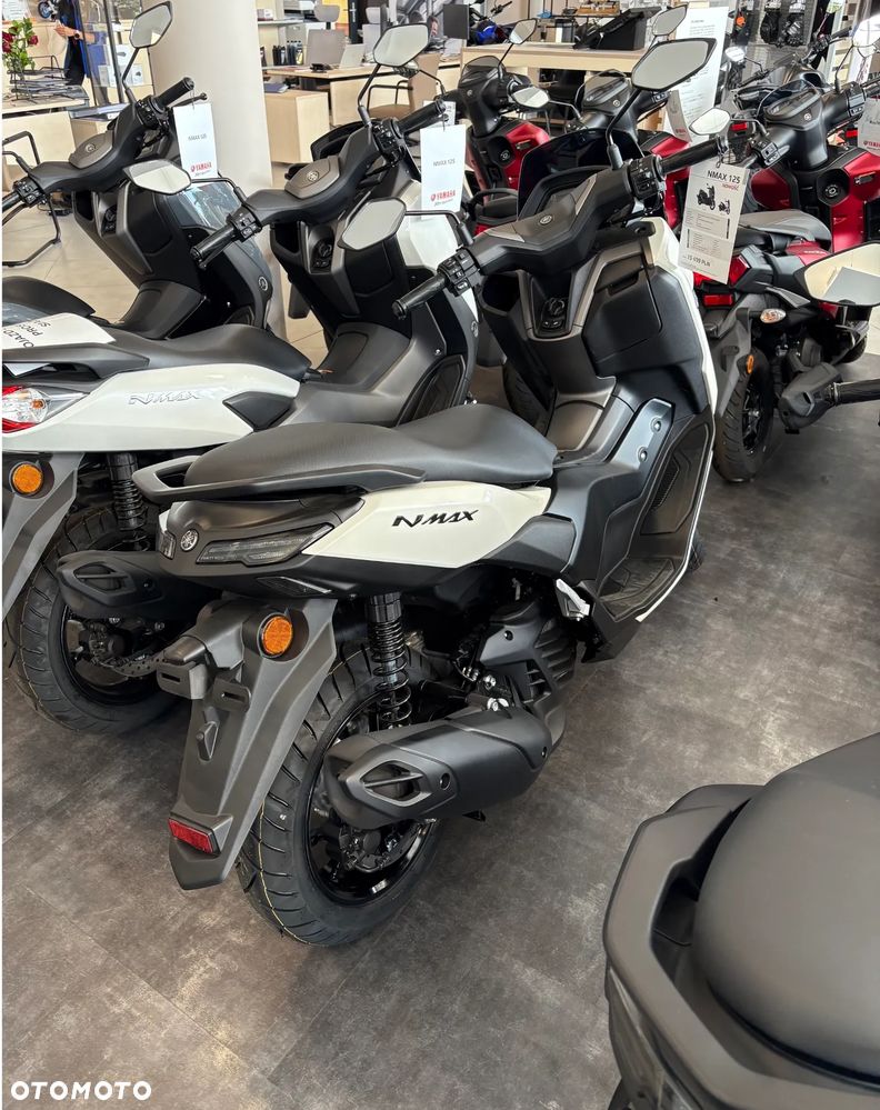 Yamaha NMAX - 11
