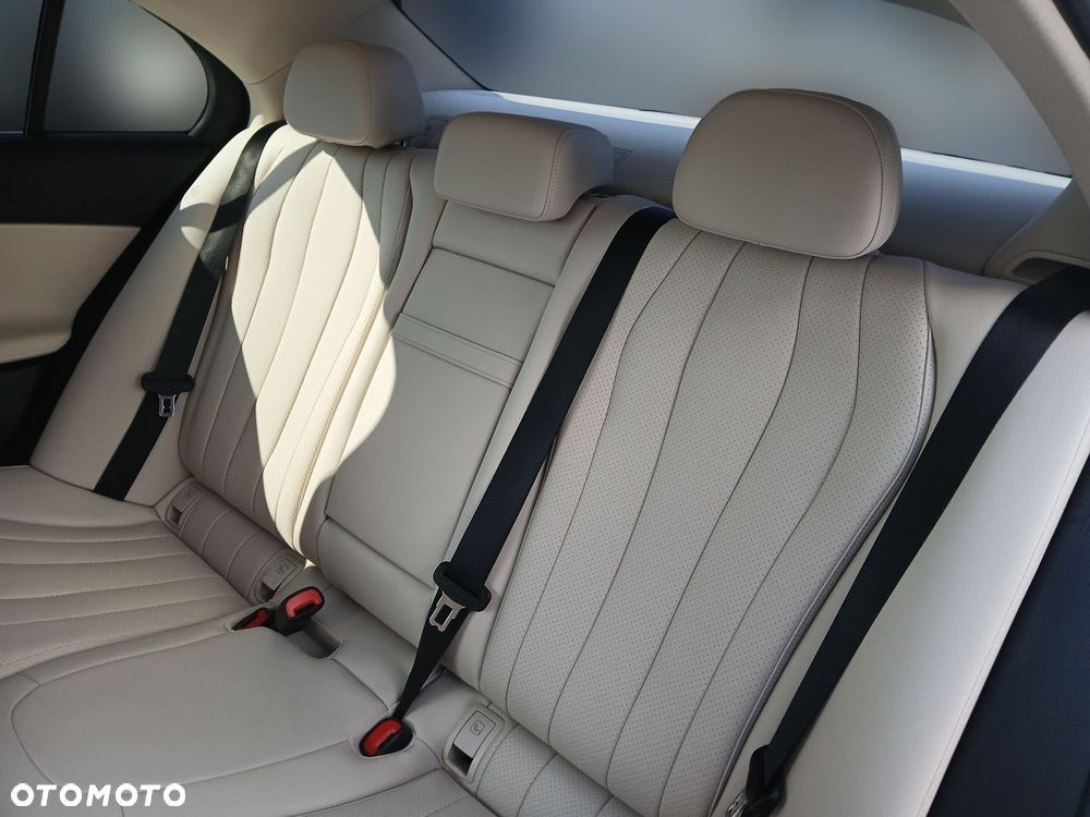 Mercedes-Benz Klasa E 300 PHEV 4-Matic Avantgarde 9G-Tronic - 20