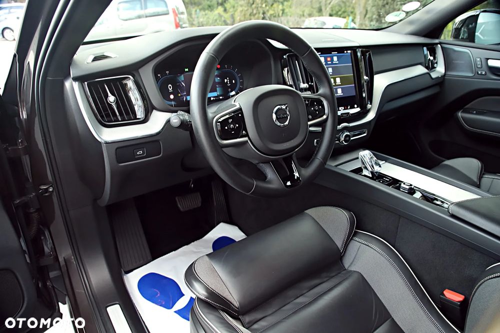 Volvo XC 60 B5 B AWD Plus Dark - 15