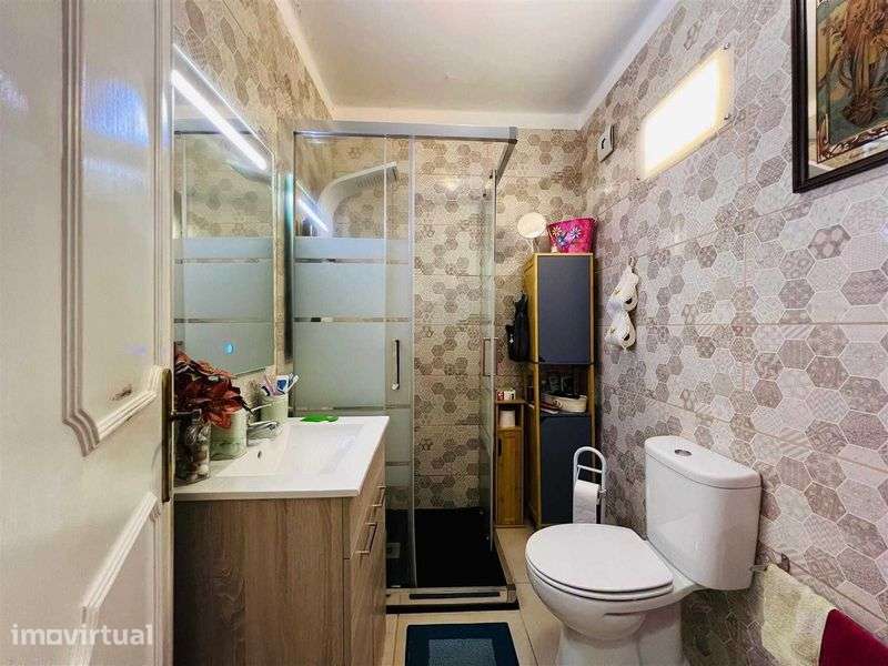 VENDO APARTAMENTO T-2. Local calmo e sossegado, na Zona da Boavista - Grande imagem: 5/12