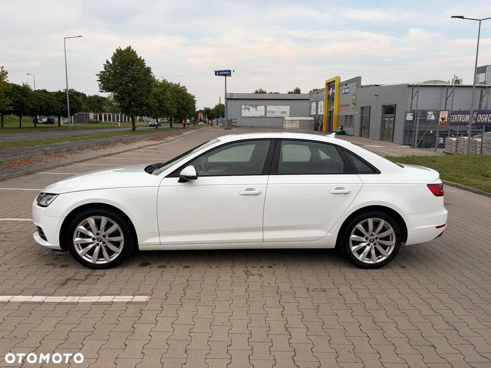 Audi A4 Limousine - 4