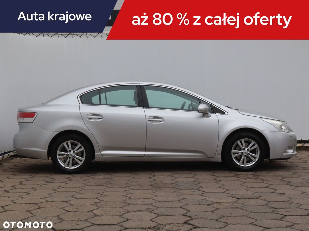 Toyota Avensis - 8