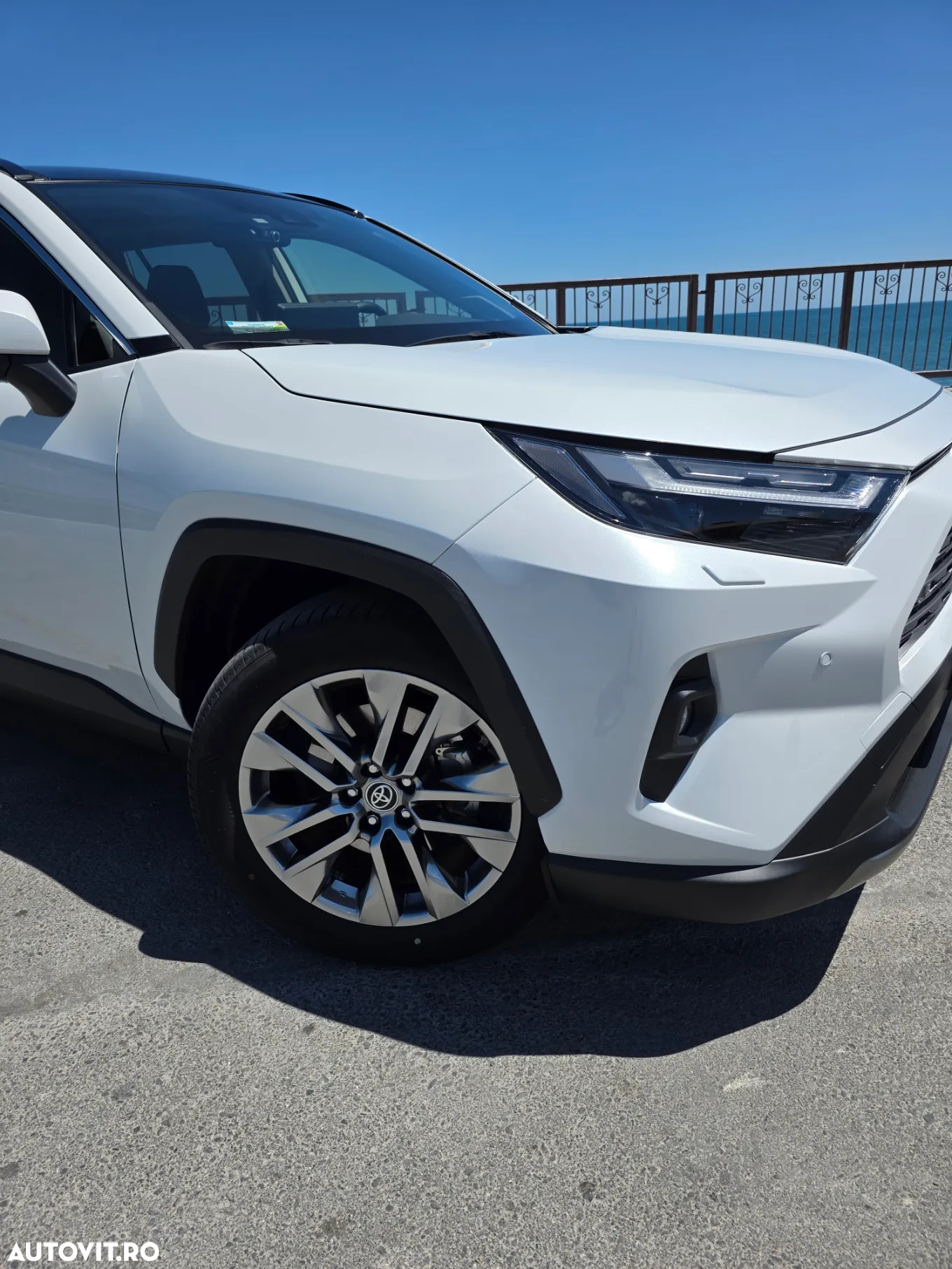 Toyota RAV4 2.5 Hybrid VVT-iE 4x4 Luxury Premium - 4