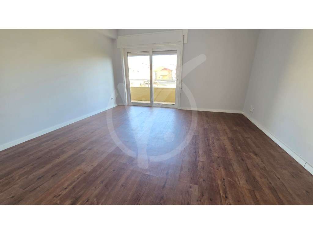 Apartamento T2 à venda na Avenida Santos Graça - Póvoa de Varzim - Grande imagem: 2/10