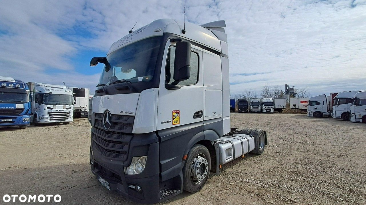 Mercedes-Benz Actros - 3