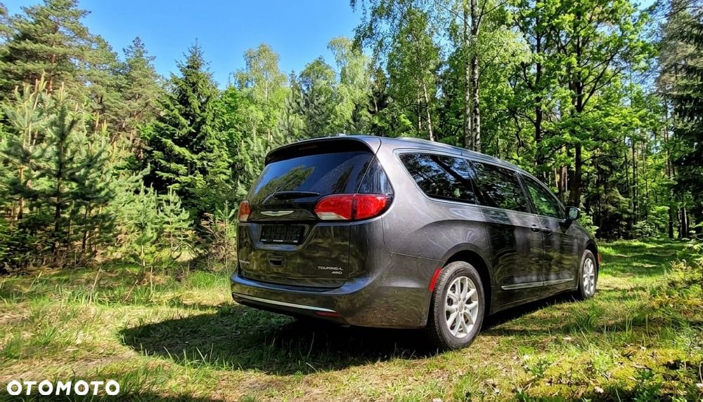 Chrysler Pacifica - 12