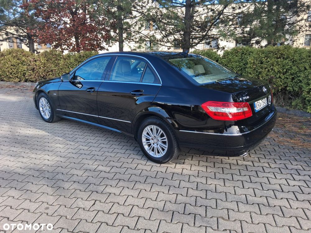 Mercedes-Benz E-Class 2011 photo 2