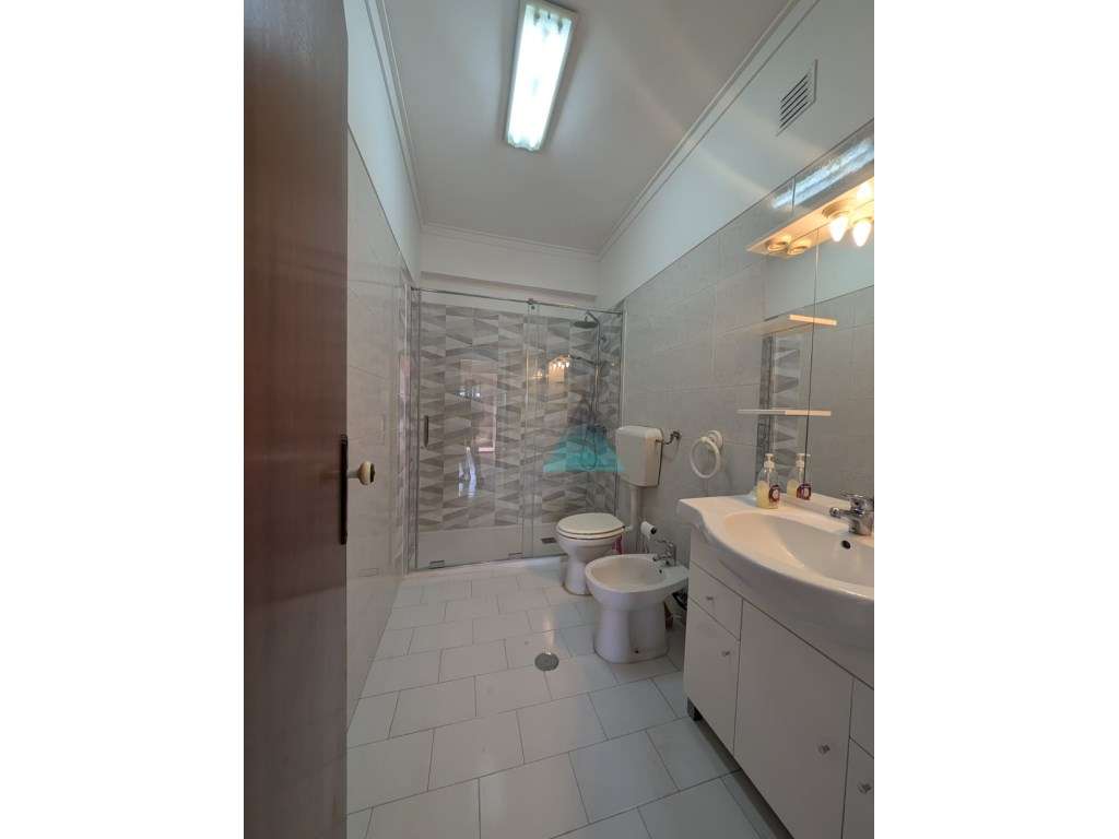 ARRENDAMENTO T3 localizado nas Paivas, 4º ANDAR em prédio com elevador - Grande imagem: 2/21