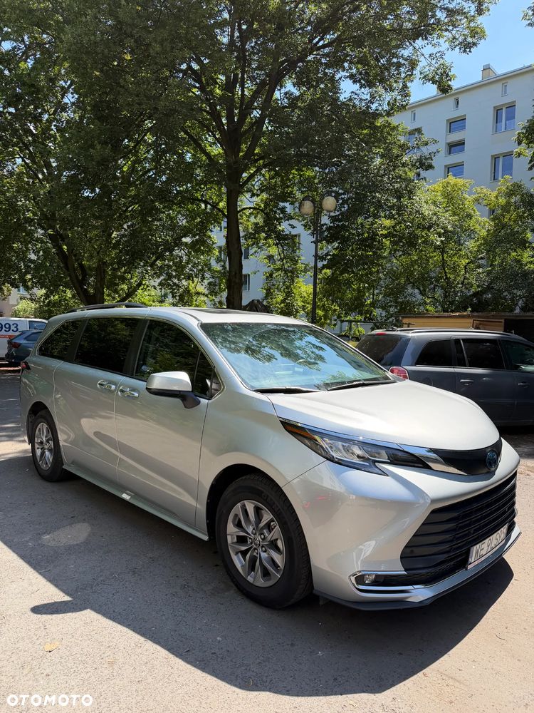 Toyota Sienna - 2