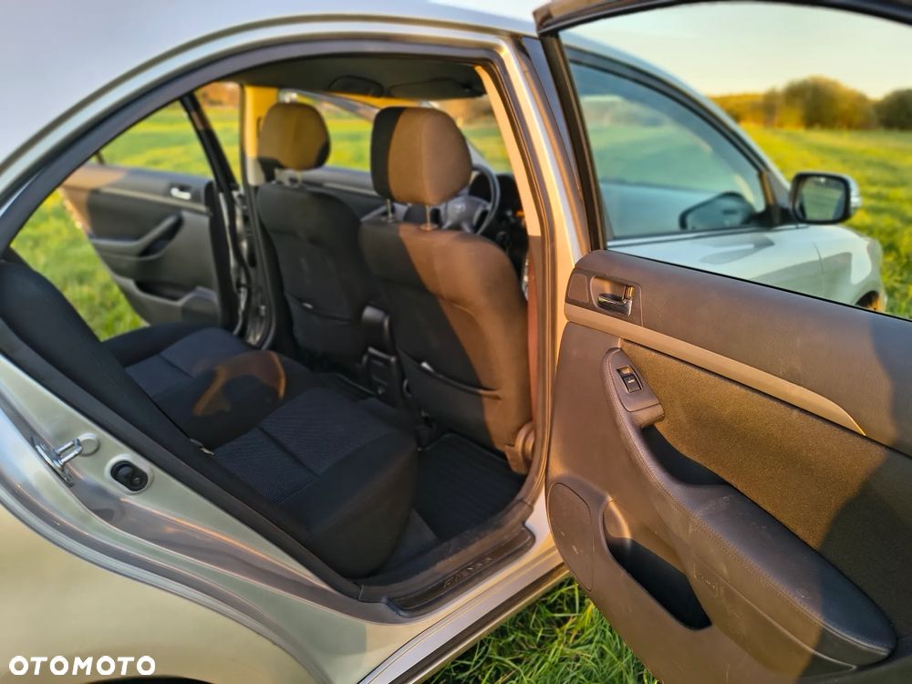 Toyota Avensis 2.2 D-4D Sol Platinium - 14