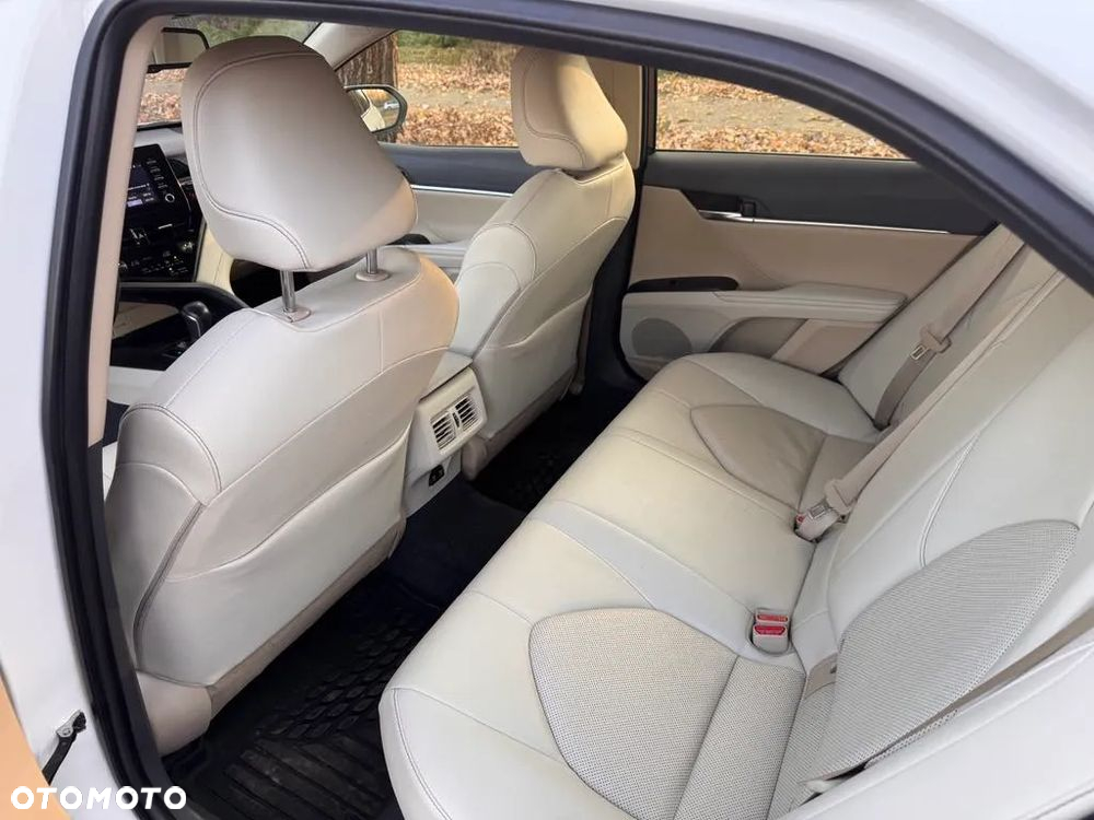Toyota Camry Business Edition - 8