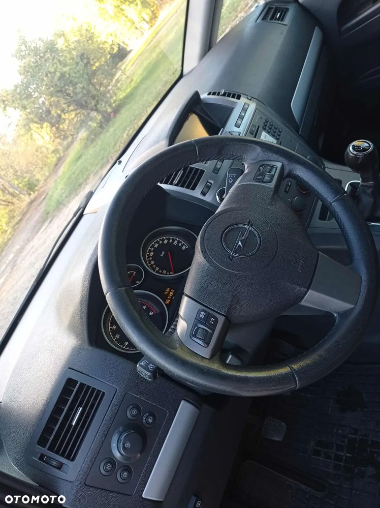 Opel Zafira - 16