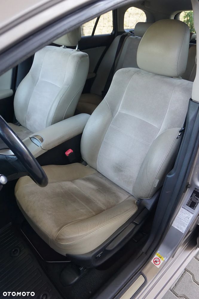 Toyota Avensis 1.8 Style - 18