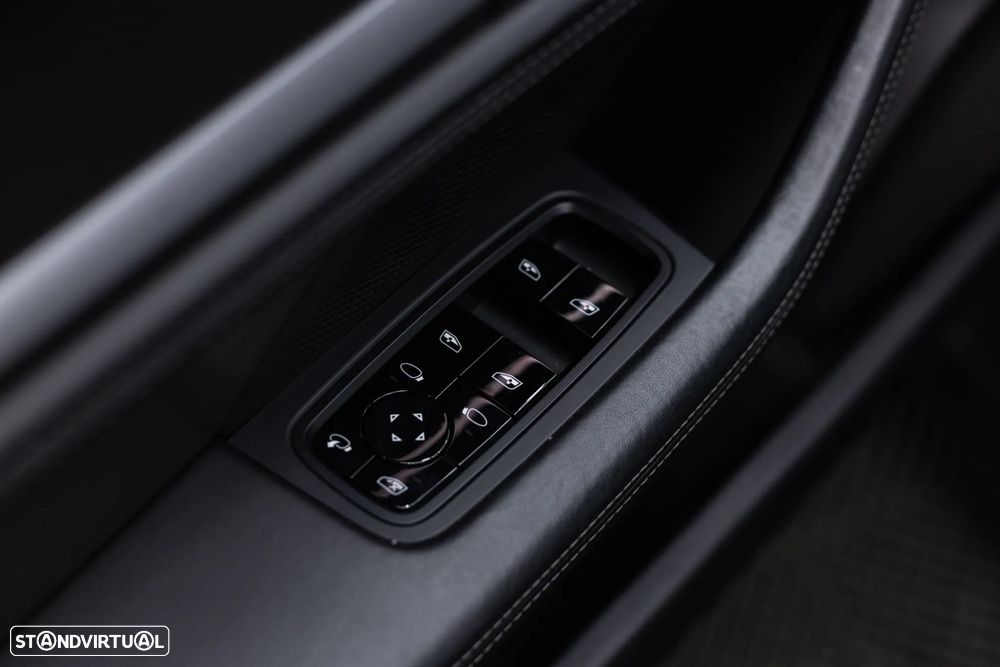 Porsche Taycan Turbo S - 36