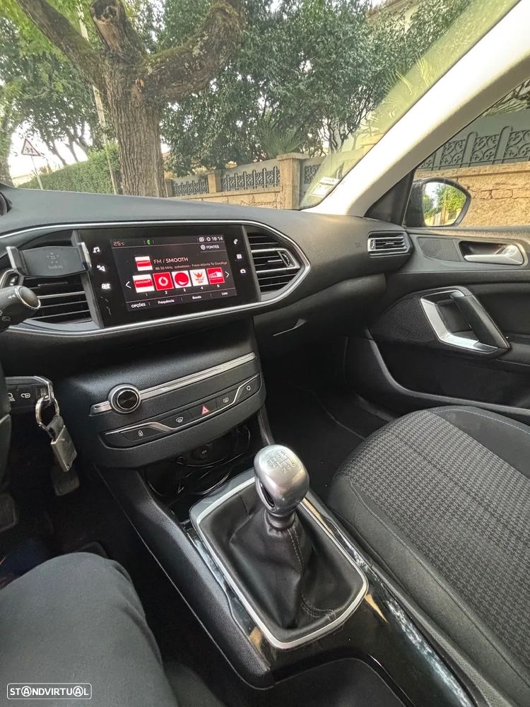 Peugeot 308 SW 1.2 PureTech Style - 12
