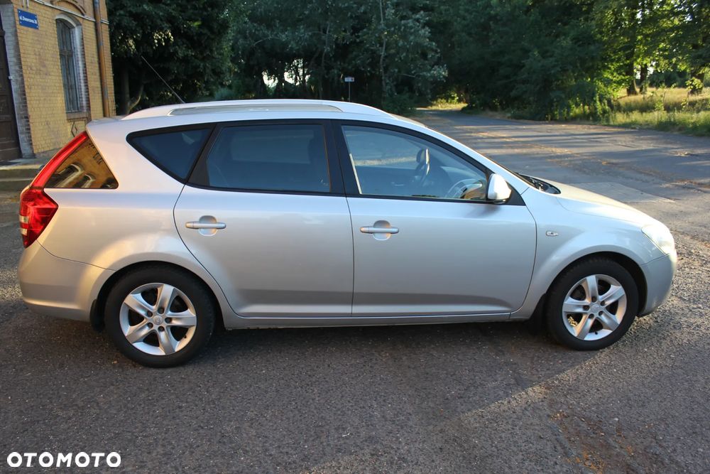 Kia Ceed - 9