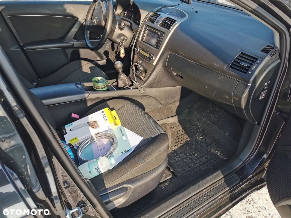 Toyota Avensis 2.0 D-4D - 16