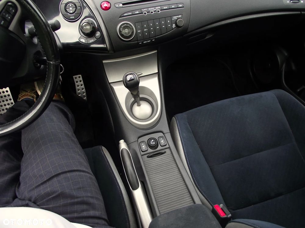 Honda Civic 1.8 Executive - 29