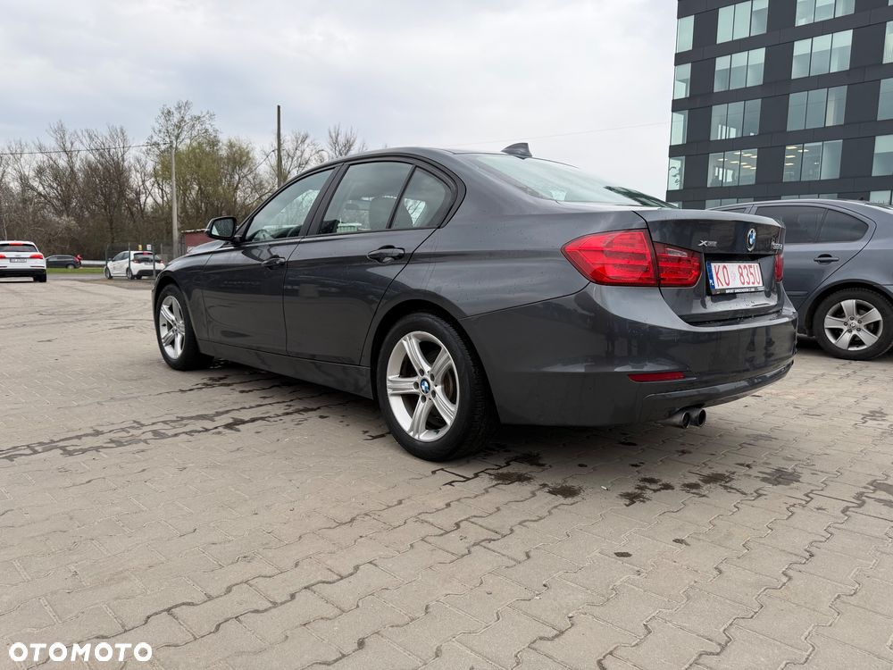 BMW Seria 3 328i xDrive Luxury Line - 11