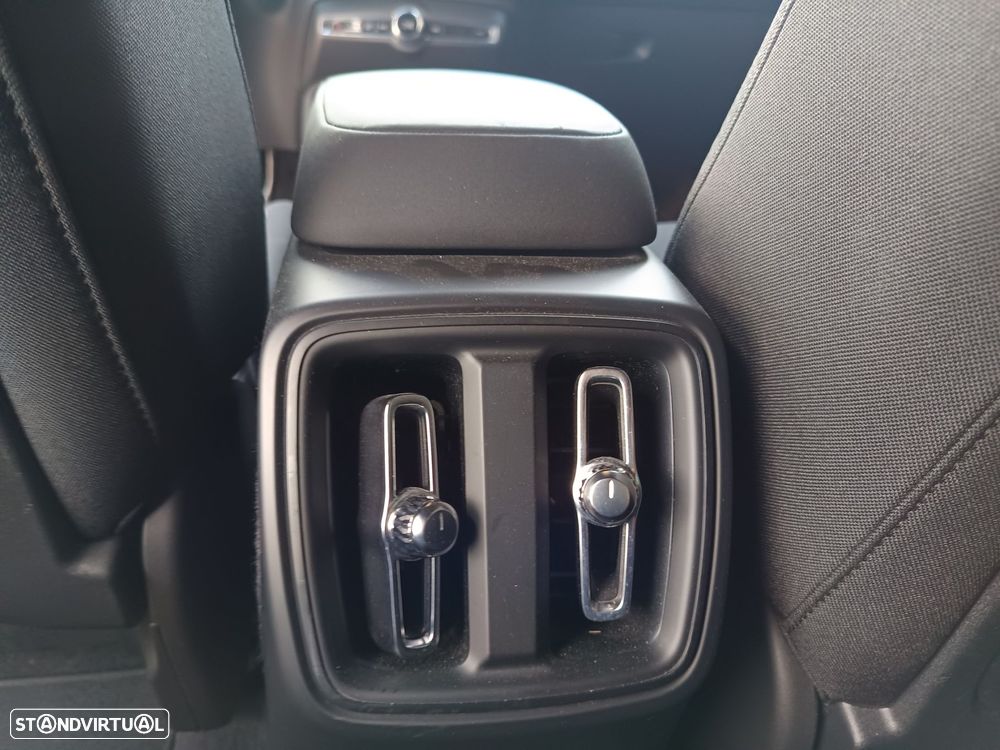 Volvo XC 40 Recharge Core - 16