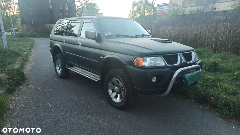 Mitsubishi Pajero Sport - 1