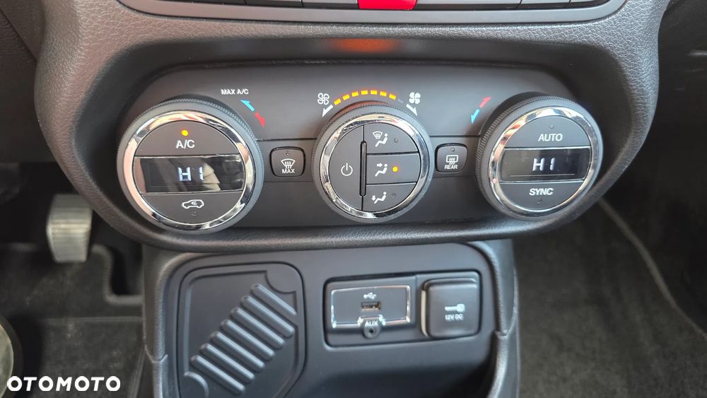 Jeep Renegade 1.4 MultiAir Longitude - 24