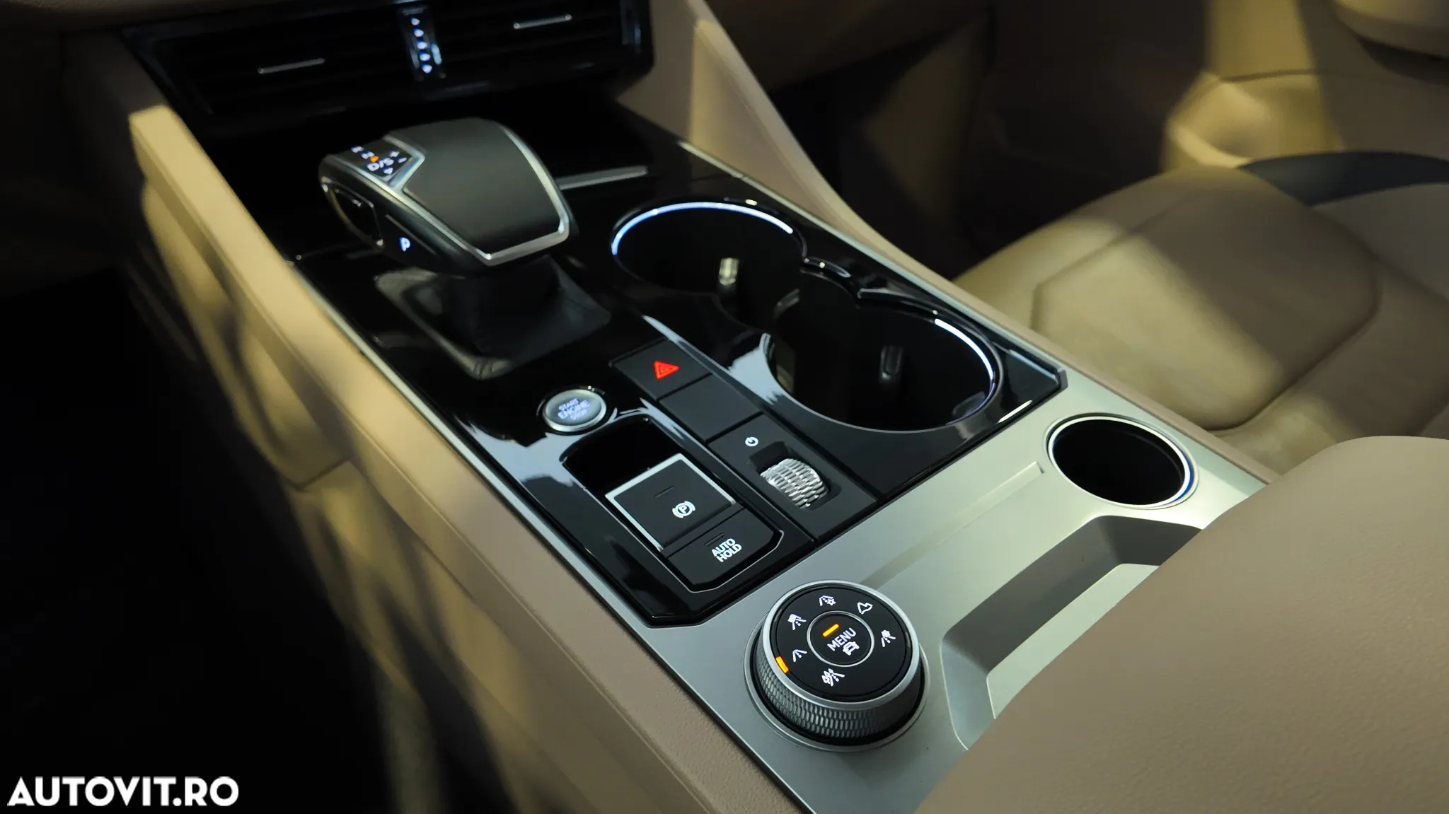 Volkswagen Touareg V6 TDI 4MOTION Elegance - 24