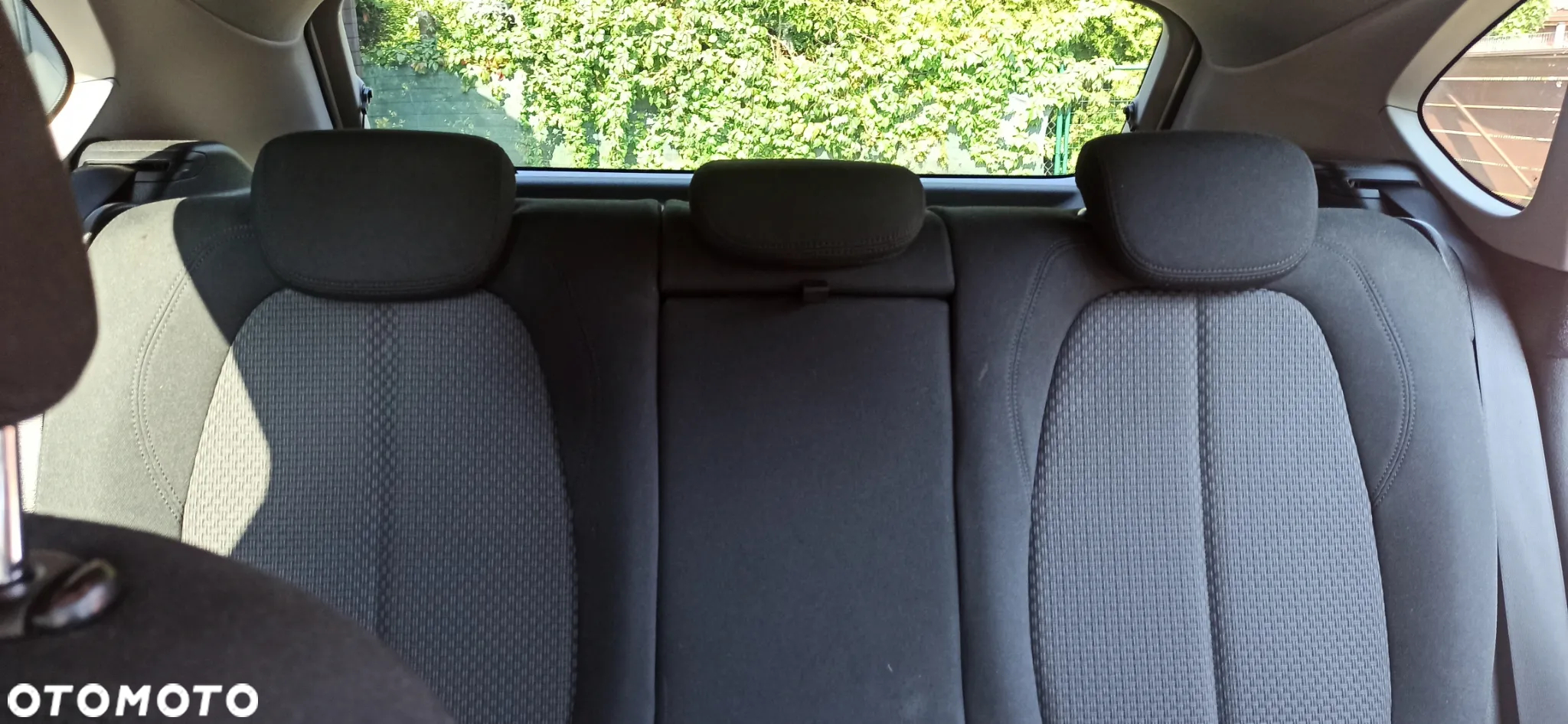 BMW Seria 2 218d - 14
