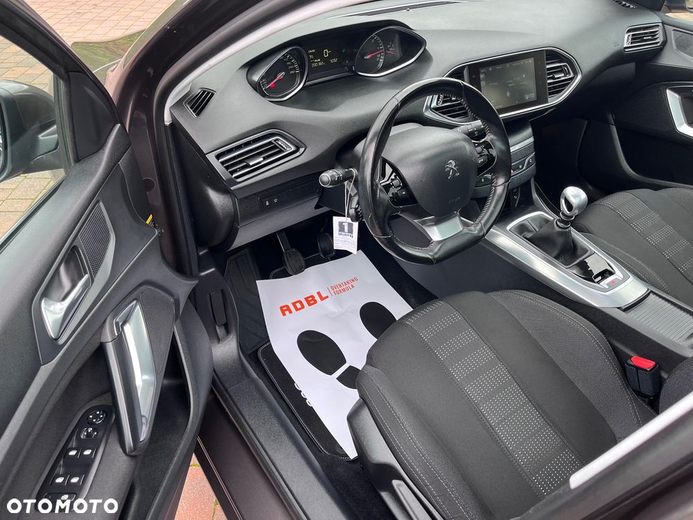 Peugeot 308 - 8