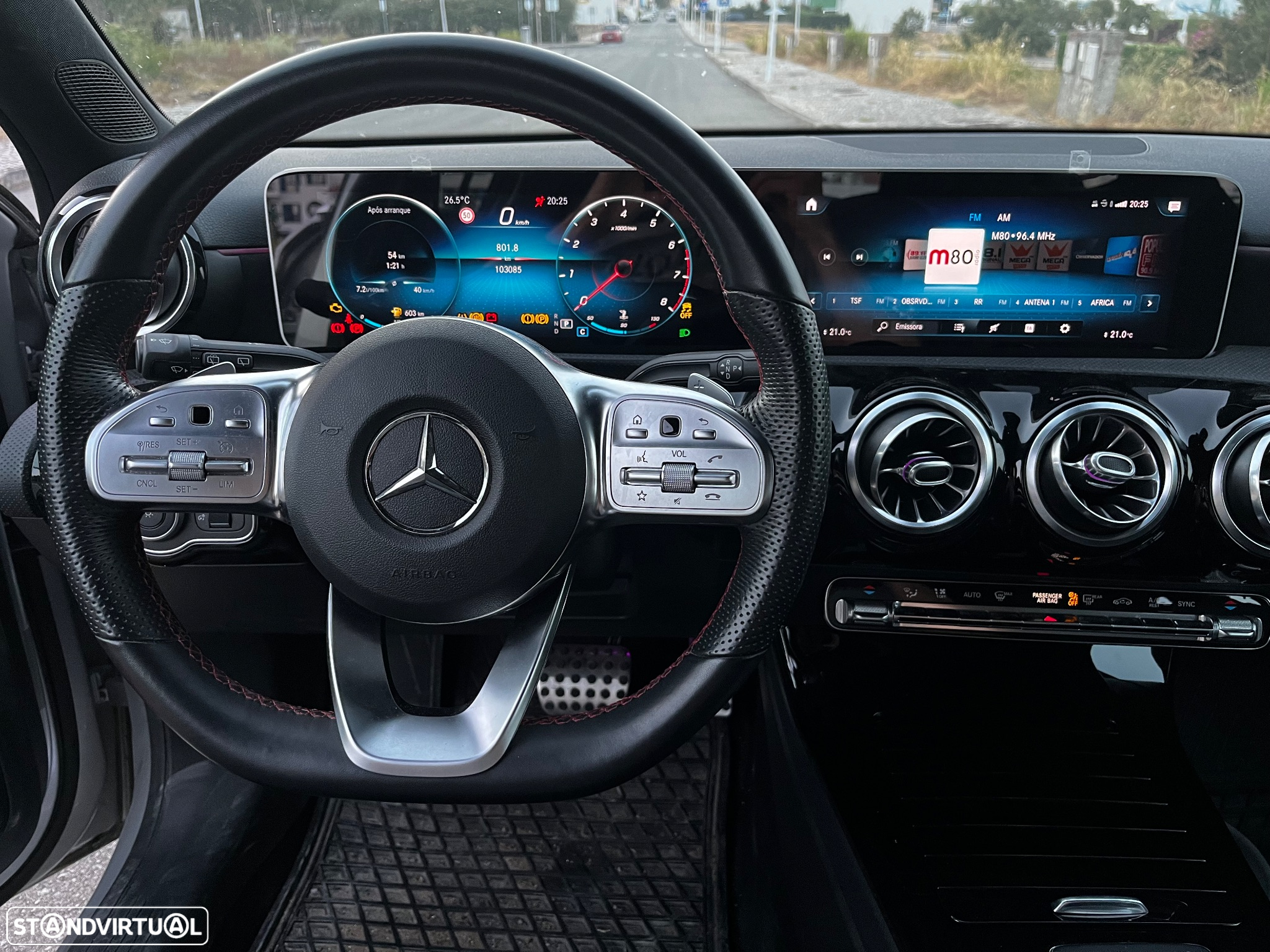 Mercedes-Benz 200 - 9