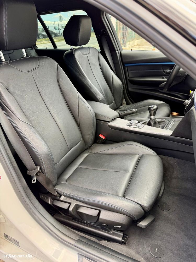 BMW 320 d Pack M - 12