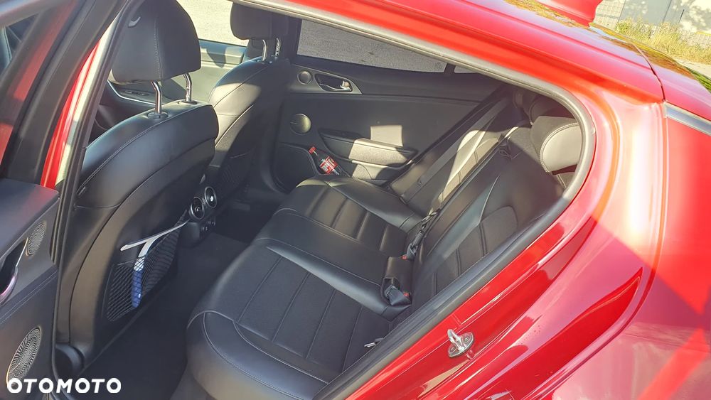 Kia Stinger 3.3 T-GDI V6 GT AWD - 13