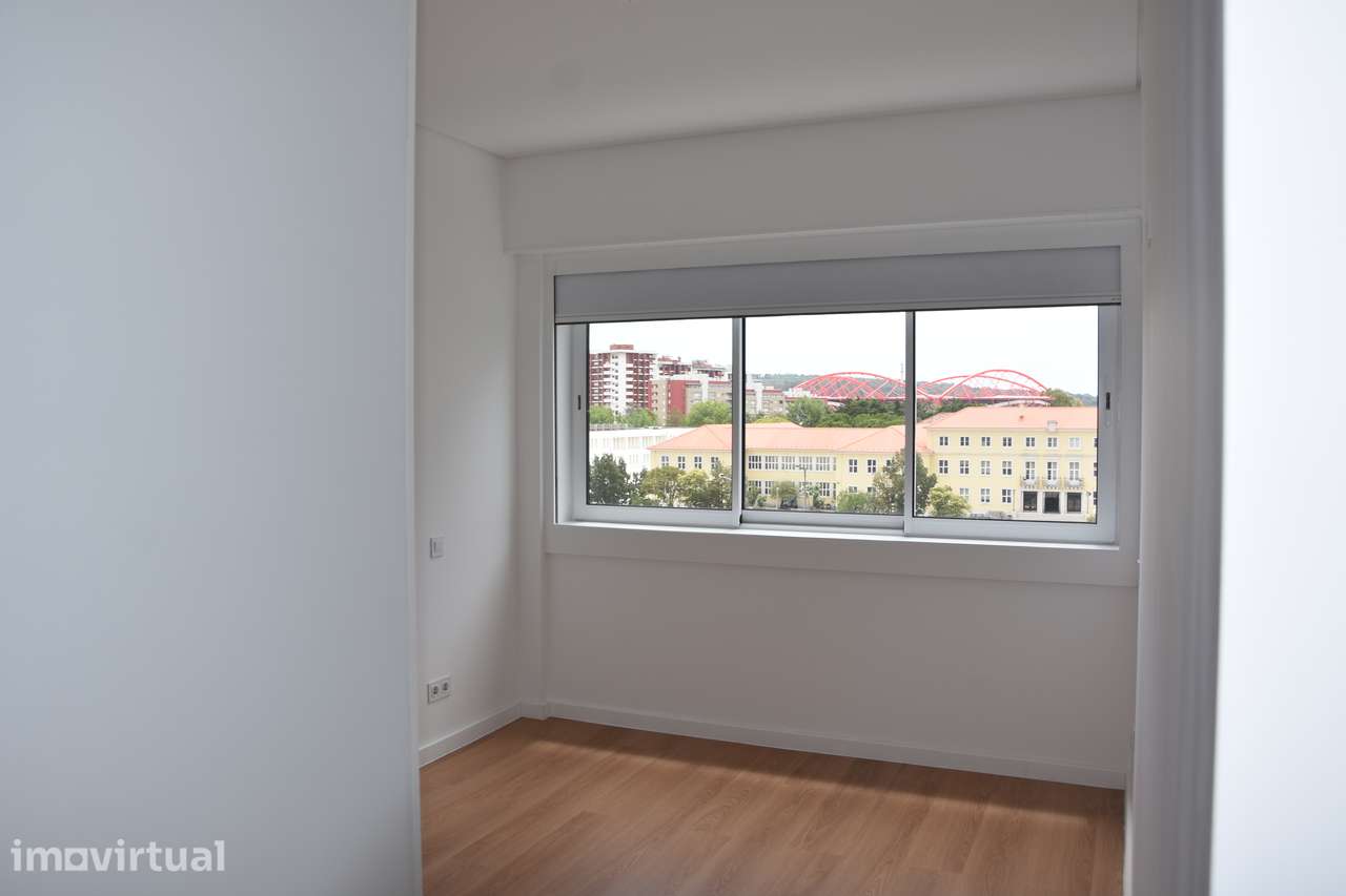 Apartamento T2 com 2  muito luminoso em Carnide - Grande imagem: 4/16