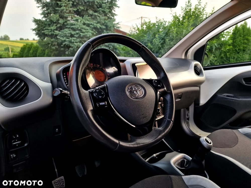 Toyota Aygo x-play - 16