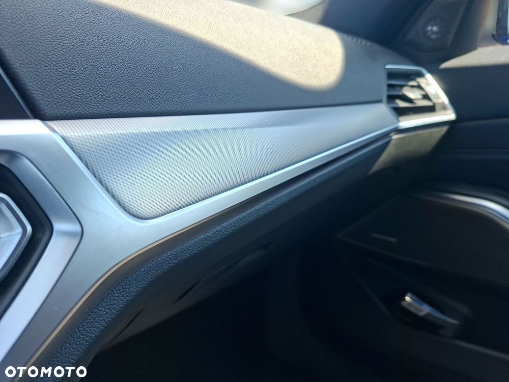 BMW Seria 3 - 24