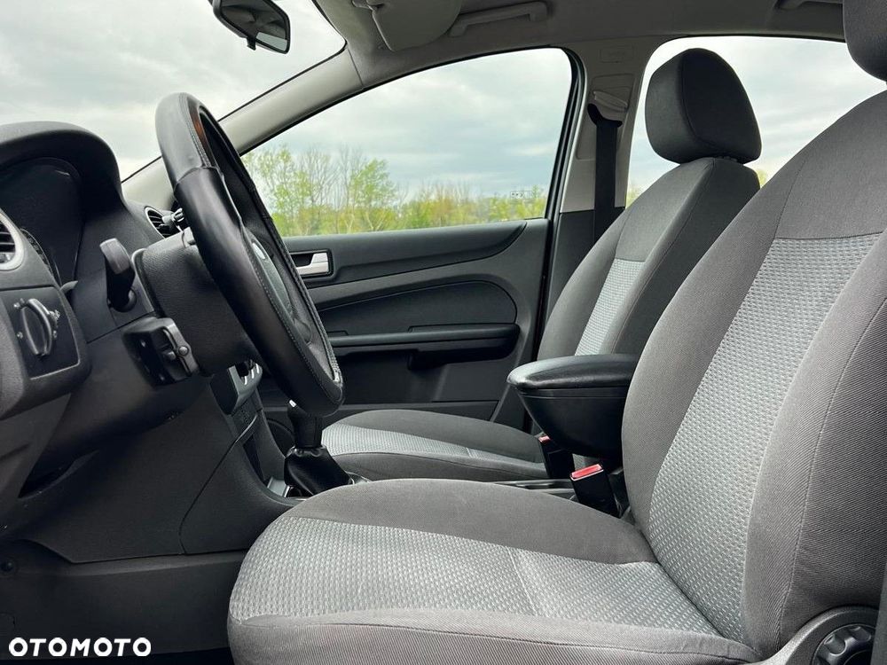 Ford Focus 1.6 Ambiente - 21