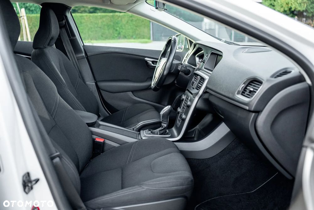 Volvo V40 D3 Kinetic - 26