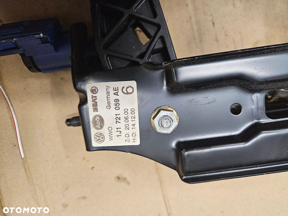 Audi A3 Octavia  VW Golf Seat Leon I pedał sprzęgła 1J1721059AE - 2