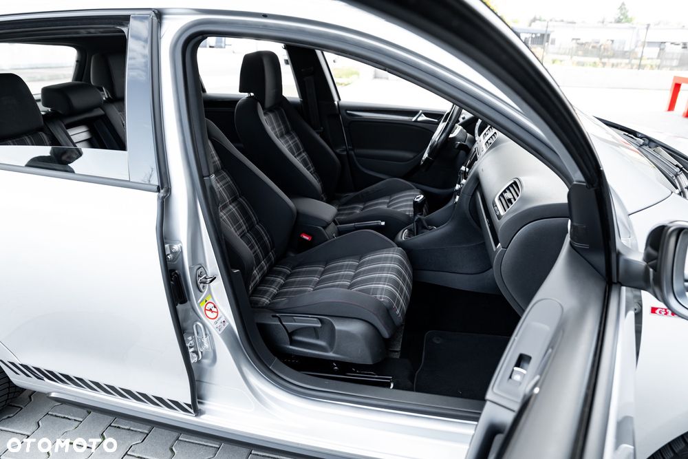 Volkswagen Golf 2.0 GTI - 26