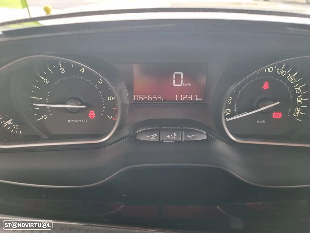 Peugeot 208 1.2 PureTech Style - 21