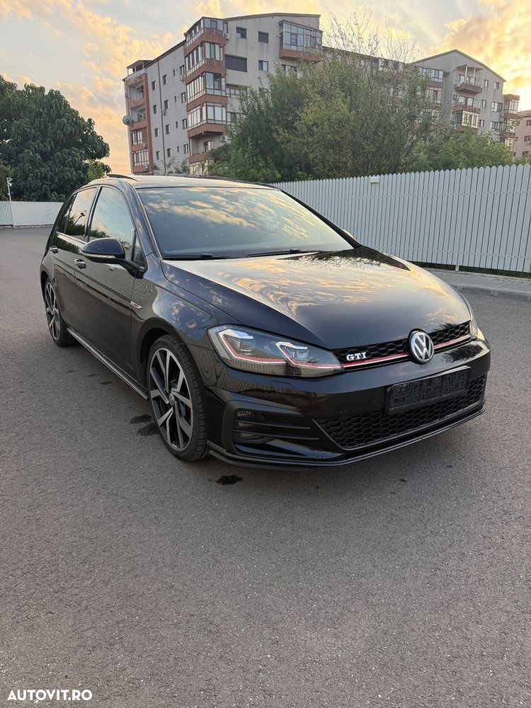 Volkswagen Golf - 2
